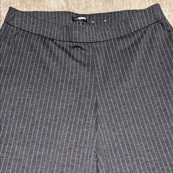 1X Stretch Wide Leg Grey pinstripe pants pull on Roz & Ali - Picture 2 of 5